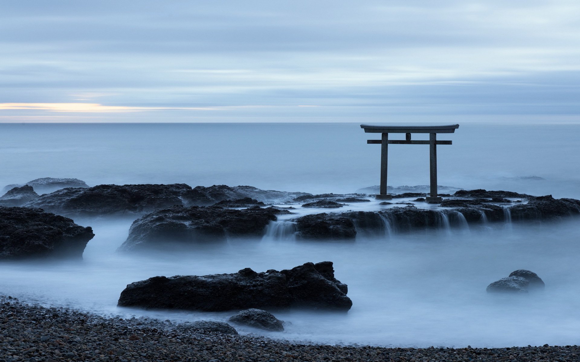 Тихий океан на японском. Остров Хонсю. Японии Хонсю берег. Врата тории Сахалин. Японское море и тихий океан.