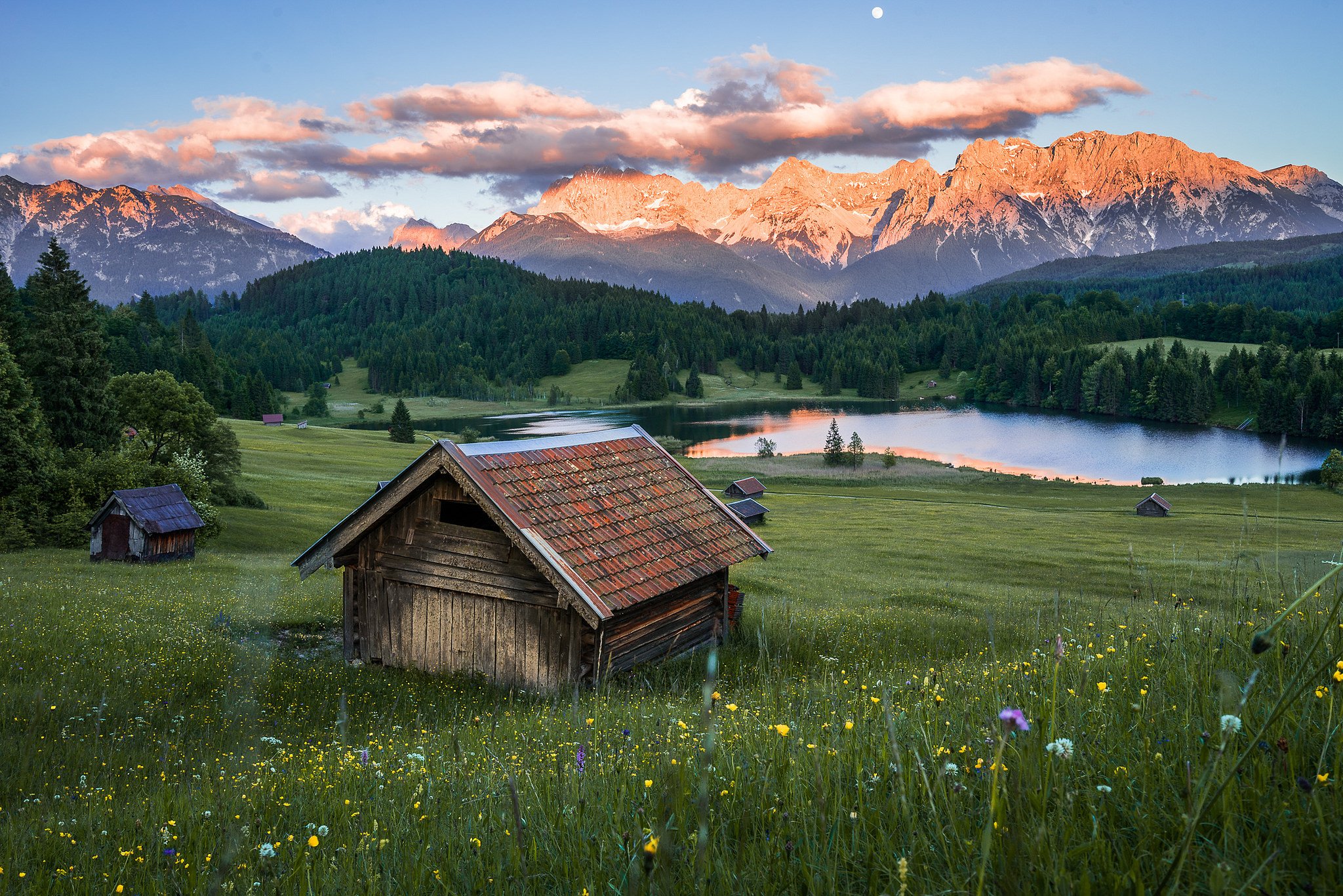 Лето дома ком. Фахверк Швейцария горы озеро лес. Южный Шварцвальд озеро. Дом в Швейцарии Альпы озеро. Бавария Тироль в горах.