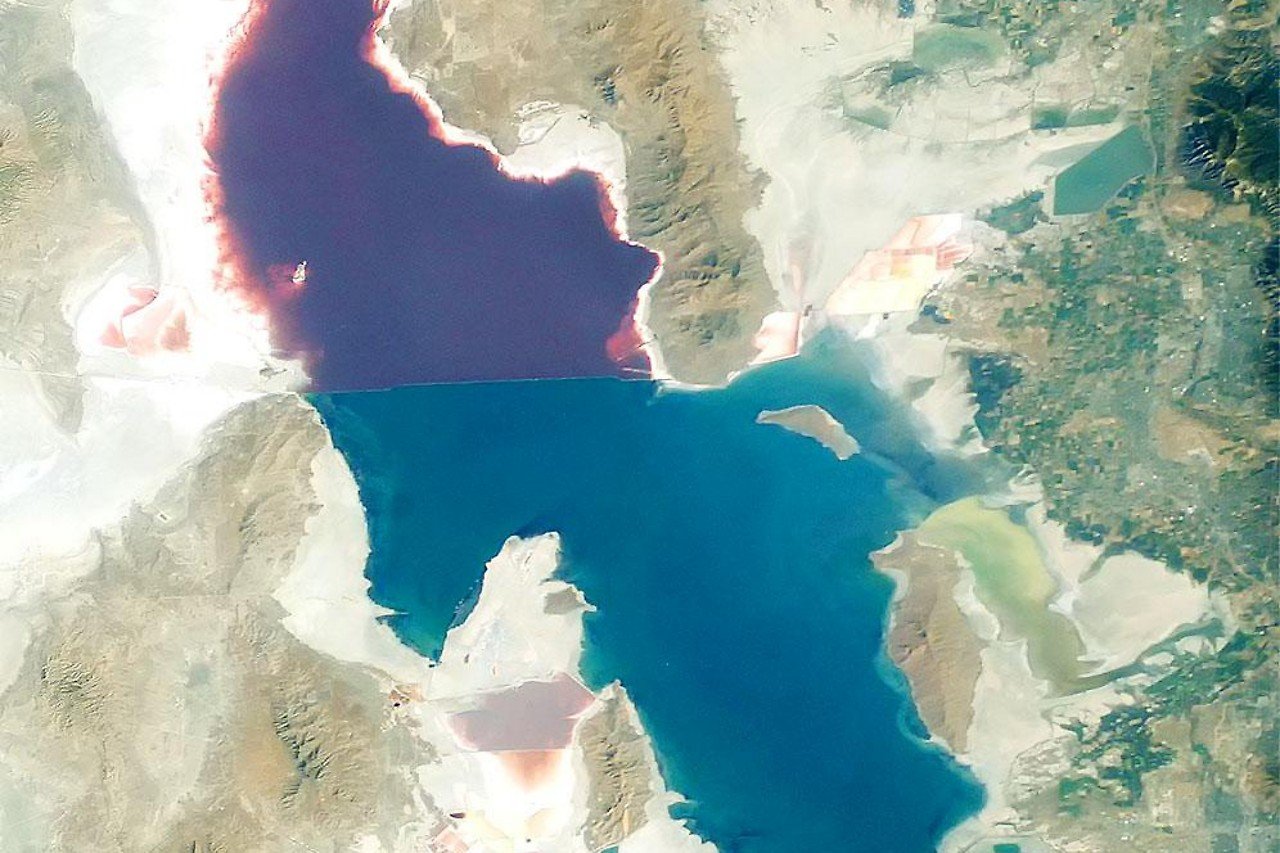 Большое соленое озеро глубина