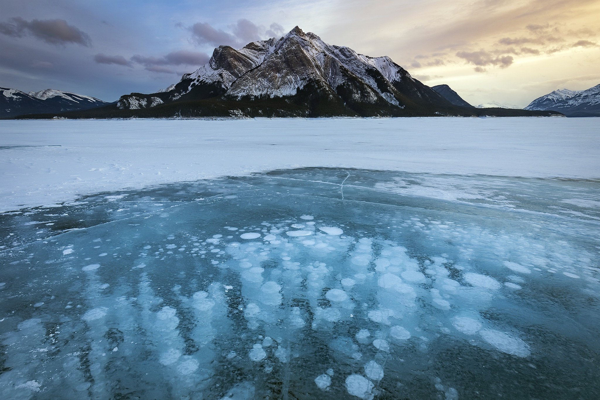 Ледовая река. А озеро Севан замерзает. Клилук, Канада. Озеро колд Канада.