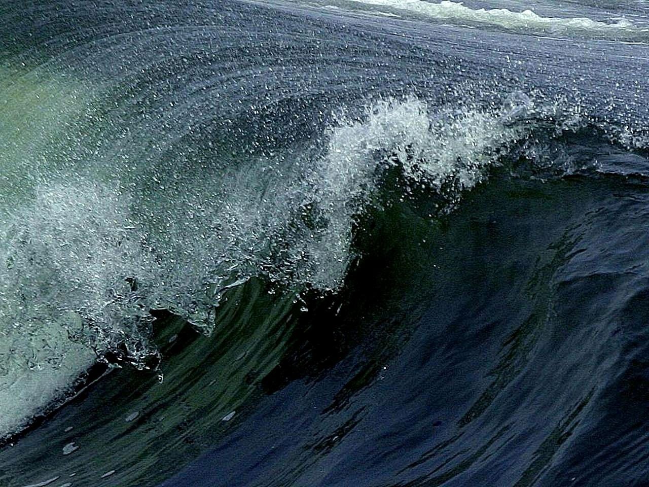 В душе ее вздымались волны ревел. Бискайский залив волны убийцы. Океан волны. Море, волны. Приливная волна.