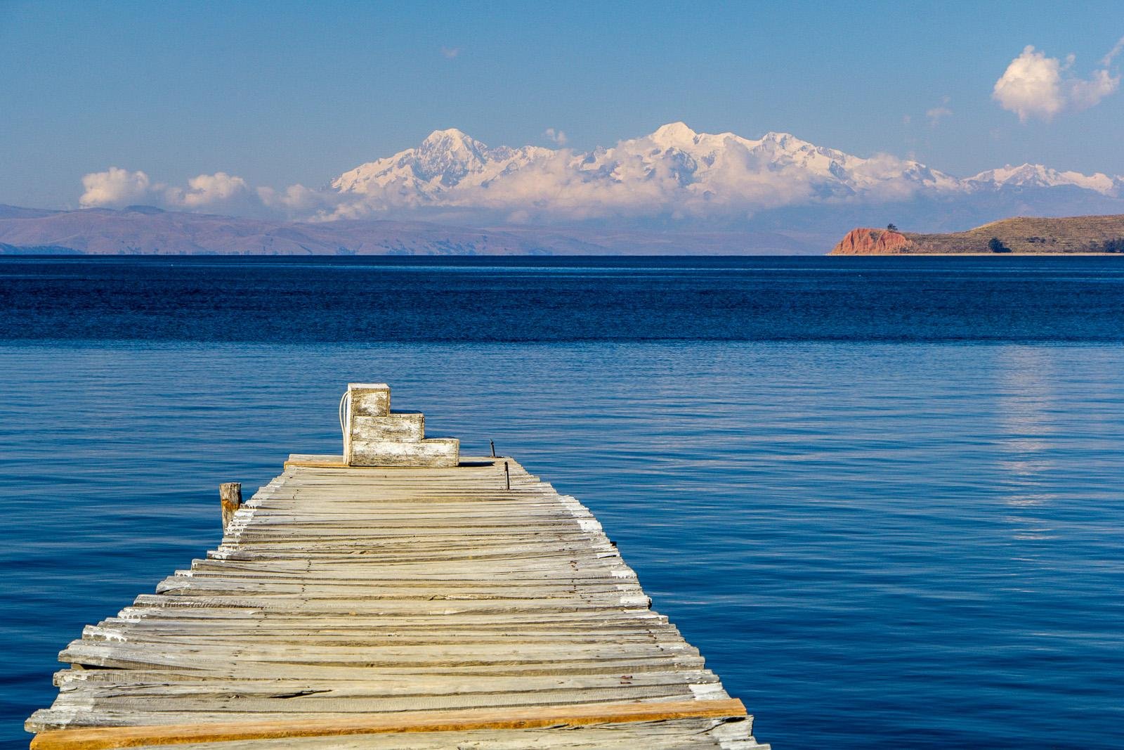 Высочайшее судоходное озеро. Озеро Титикака. Озеро Титикака Перу. Боливия Титикака. Высокогорное озеро Титикака.